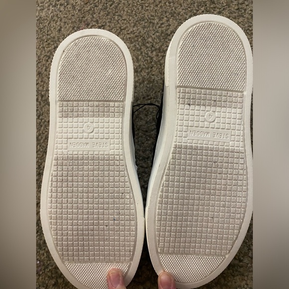 Steve Madden - Kids Luma - Slip On. Size 4 - Picture 4 of 5